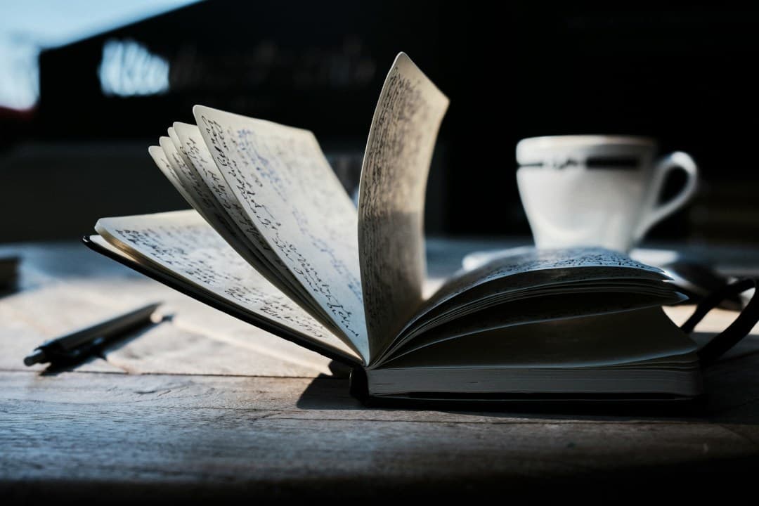 Cosa sono le note d'autore - Foto di quaderno scritto a penna